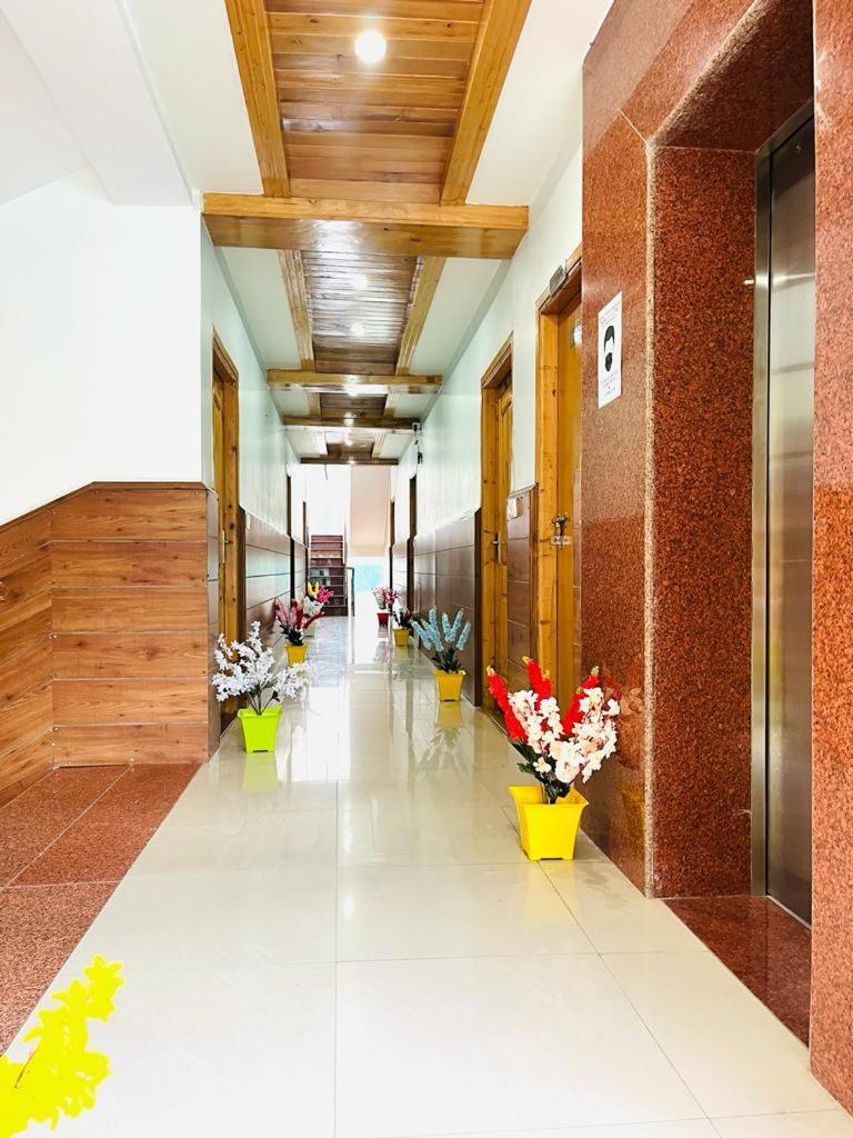 Tata Vista Resort Mall Road Manali - Centrally Heated & Air Cooled Esterno foto