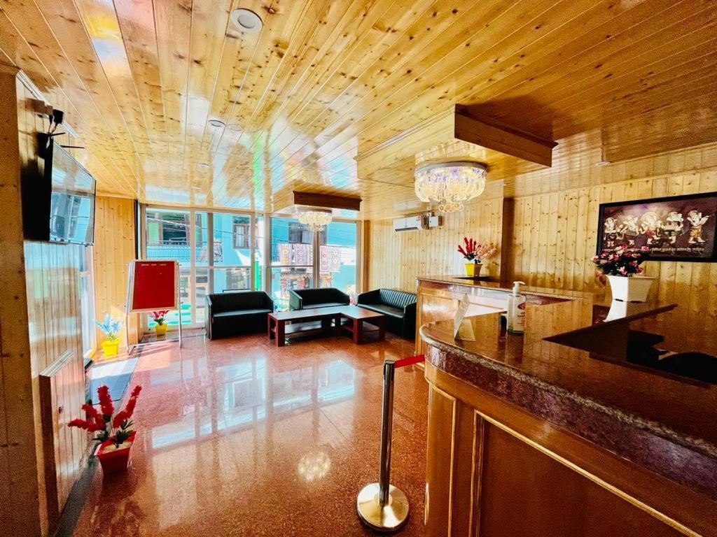 Tata Vista Resort Mall Road Manali - Centrally Heated & Air Cooled Esterno foto