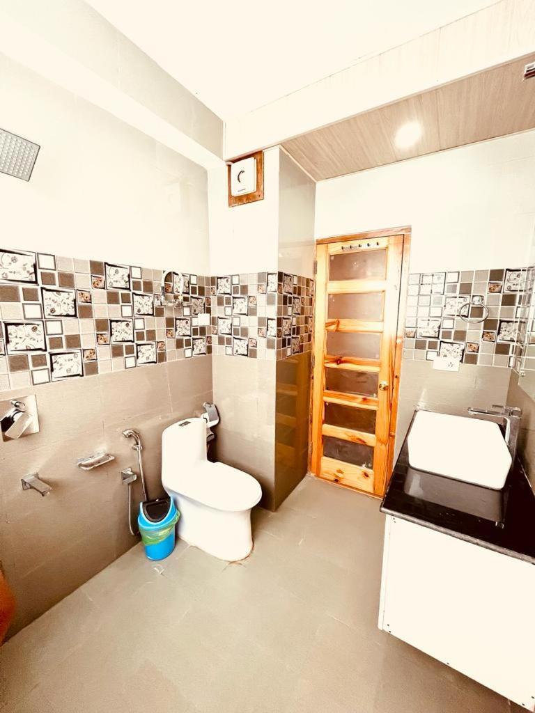 Tata Vista Resort Mall Road Manali - Centrally Heated & Air Cooled Esterno foto