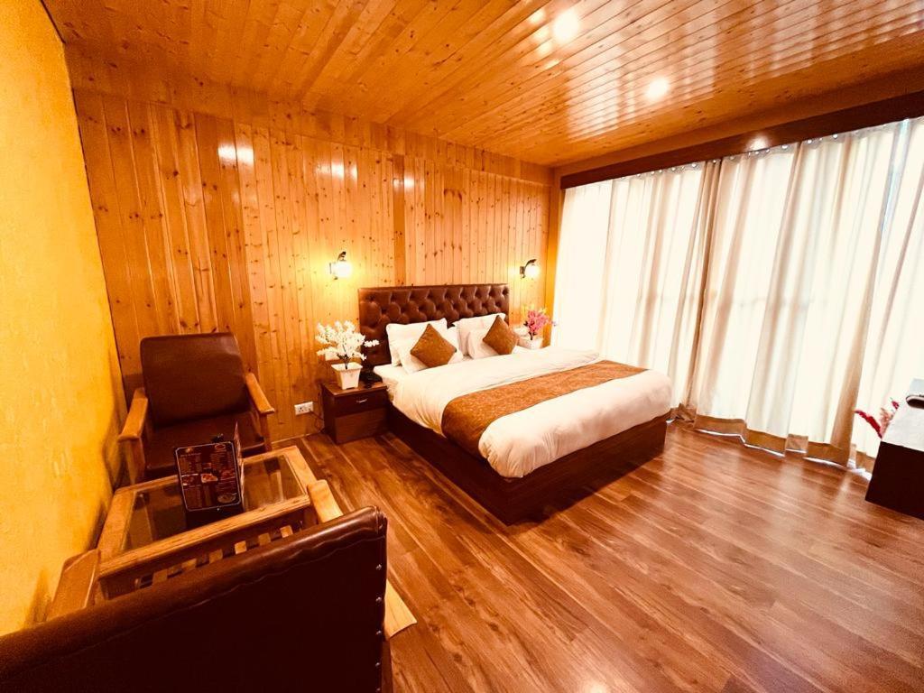 Tata Vista Resort Mall Road Manali - Centrally Heated & Air Cooled Esterno foto